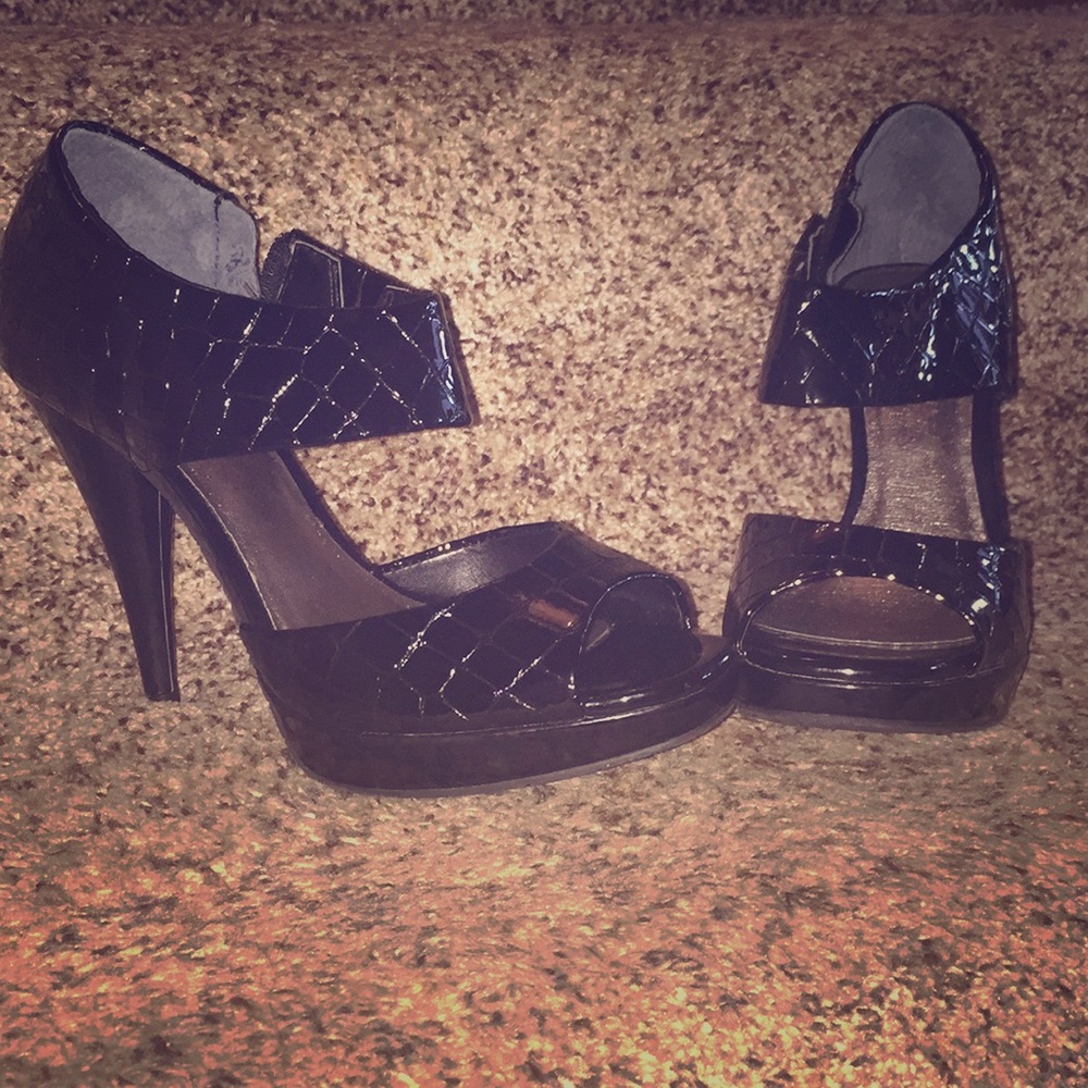 Black Crocodile print Gianni Bini heels( New)